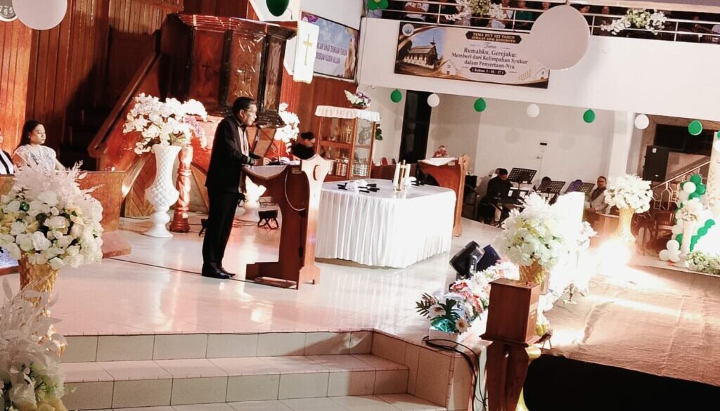 Walikota Ambon Hadiri Syukuran 122 Tahun GPM Rehoboth