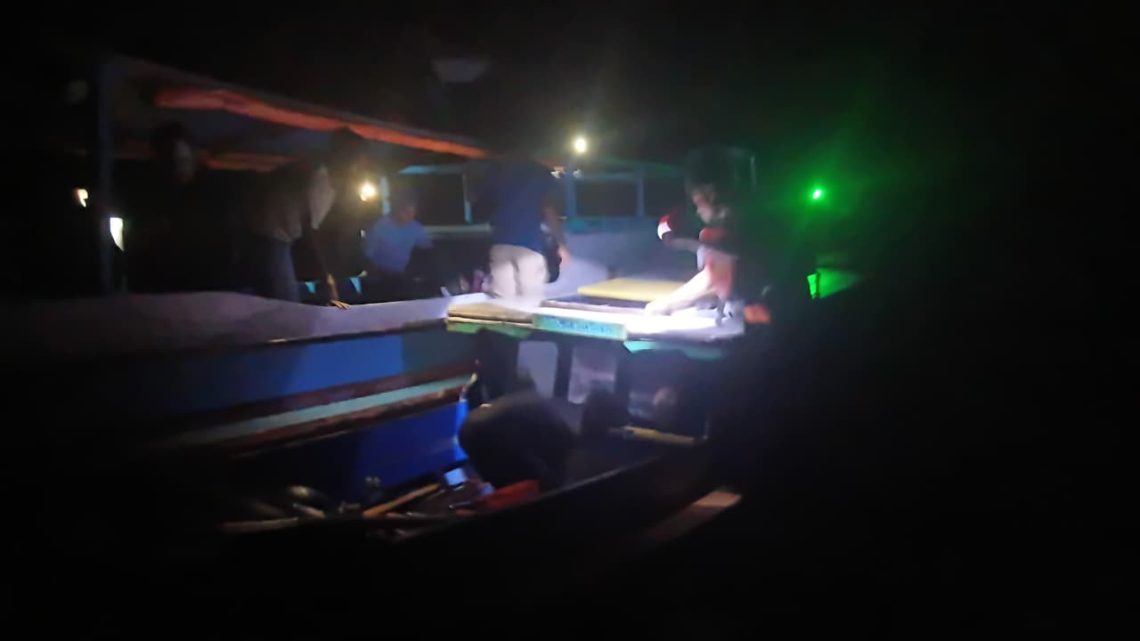 Mesin Mati, Tiga Warga Aru Terombang-Ambing di Laut, Basarnas Berhasil Selamatkan  