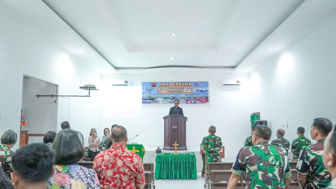 Prajurit Kodam XV/Pattimura Doa Bersama Jelang HUT ke-81 TNI