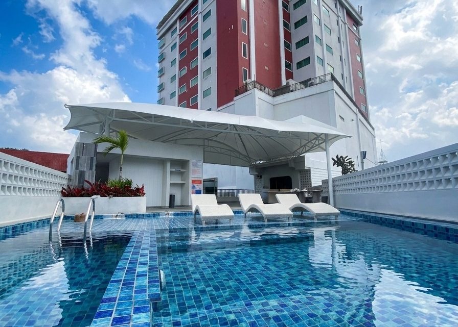 Swiss-Belhotel Ambon Siap Manjakan Tamu In-House Melalui Pembukaan “The Pool Terrace”
