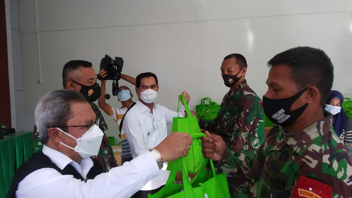 Pemkot  Ambon Serahkan Ratusan Paket Natura ke TNI/POLRI
