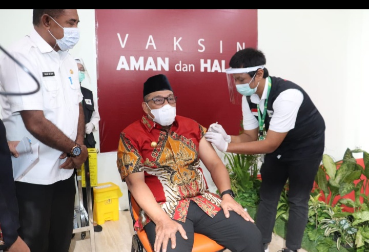 Gubernur Maluku Disuntik Dosis Kedua Vaksin Covid-19