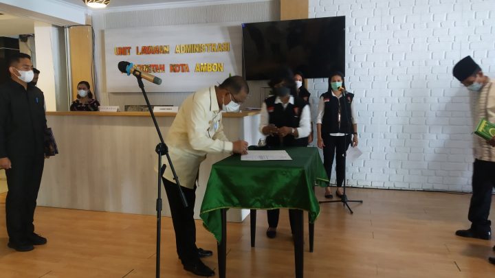 Wali kota Ambon Lantik Saniri Negeri Latuhalat