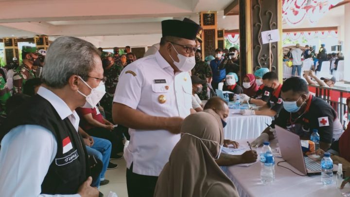 Gubernur Tinjau Pelaksanaan Vaksinasi Covid-19 Menuju 1 Juta Orang