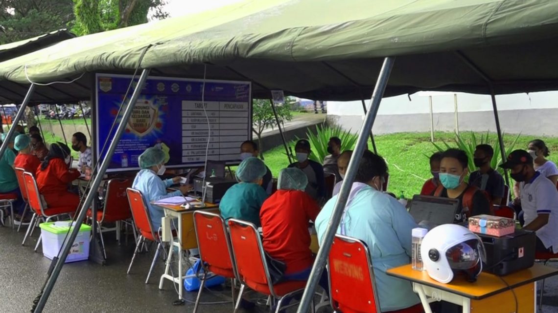 LANTAMAL IX Ambon Gelar Vaksinasi bagi Warga Halong