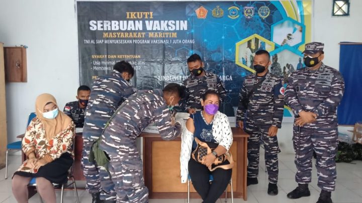 TNI AL Lanjutkan Program Serbuan Vaksinasi di PPI Ukularan- Saumlaki