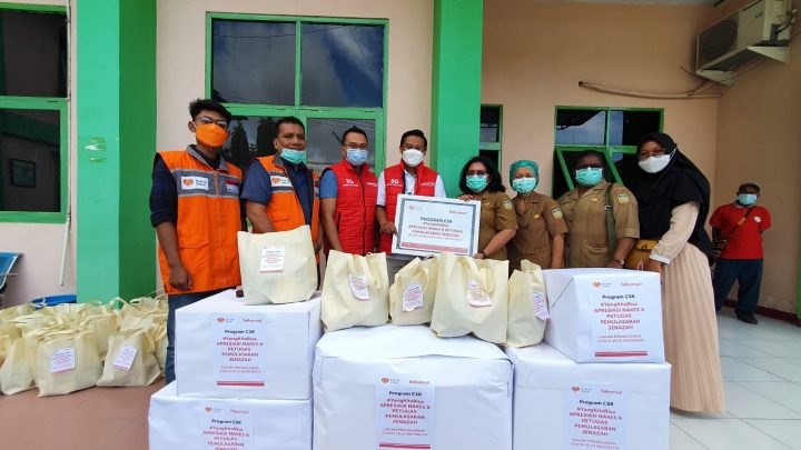 Telkomsel-Rumah Zakat Salurkan Bantuan bagi Tenaga Kesehatan dan Pemulasaraan Jenazah COVID-19