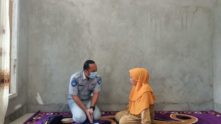 Ahli Waris Laka Lantas di Liang Terima Santunan Jasa Raharja