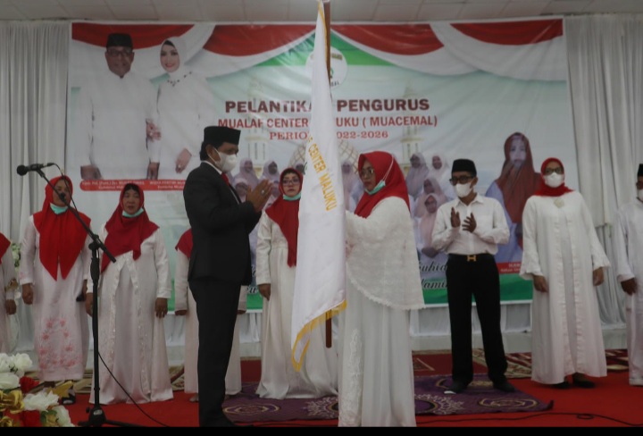 Penjabat Sekda Sadali Ie Lantik DP Mualaf Center Maluku