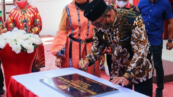 Galeri,Café Dan Mini Outlet Dekranasda Diresmikan Gubmal