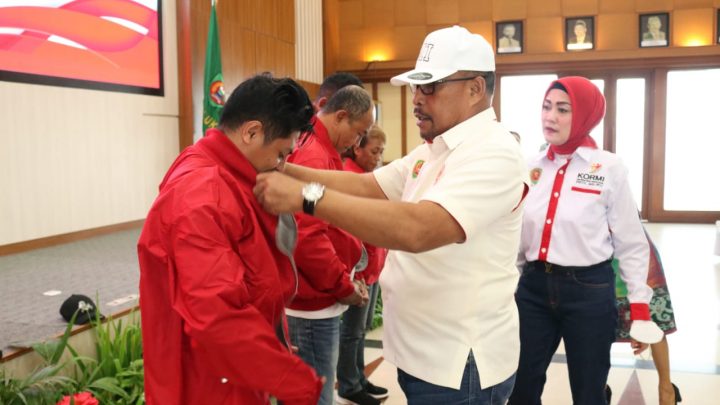 Gubernur Lepas Kontingen KORMI Maluku ke FORNAS Palembang