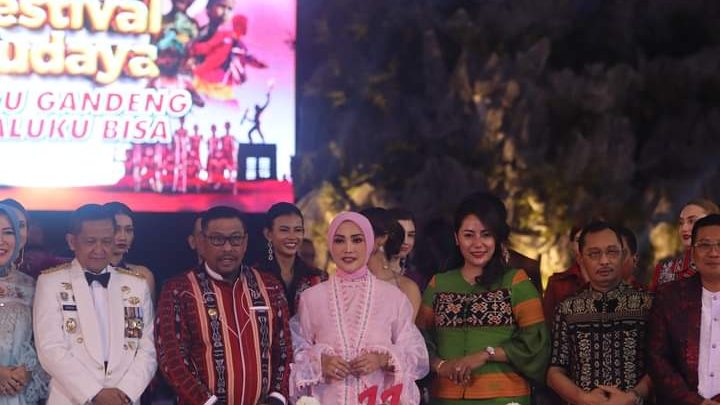 Pagelaran Seni & Budaya,Gubernur dan Isteri Diapresiasi Masyarakat Maluku