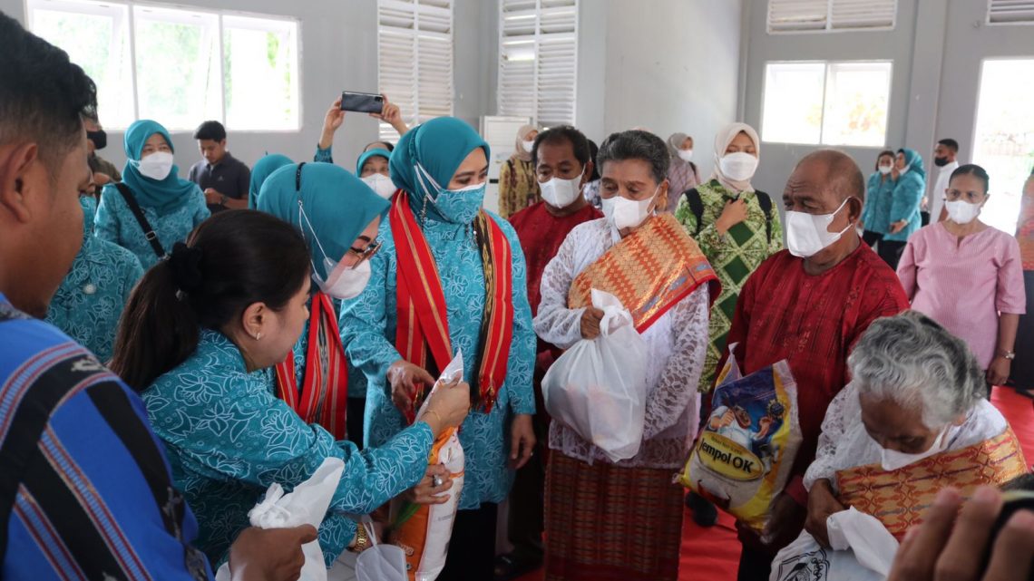 Kunjungi Panti Sosial Passo, Tri Tito Karnavian Apresiasi TP PKK Maluku Beri Perhatian Kepada Lansia