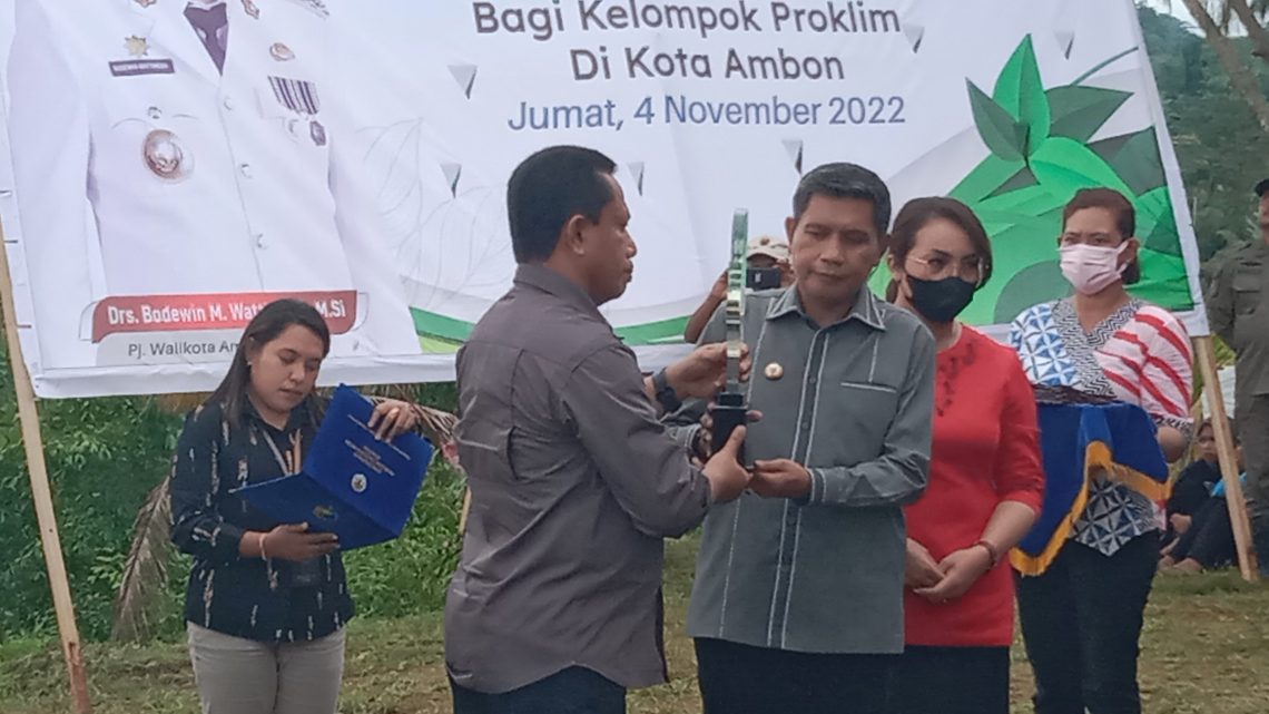 Dusun Keranjang, Desa Wayame Terima Trophy Proklim Utama