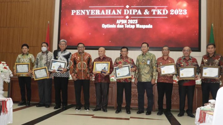 Gubernur Ingatkan Tiga Hal Penting, Saat Serahkan DIPA dan Alokasi TKDD kepada Kabupaten/kota