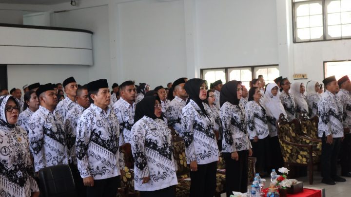 Hadiri Pelantikan Perempuan PGRI   Widya Pratiwi : Perempuan PGRI Mitra Strategis Pemerintah