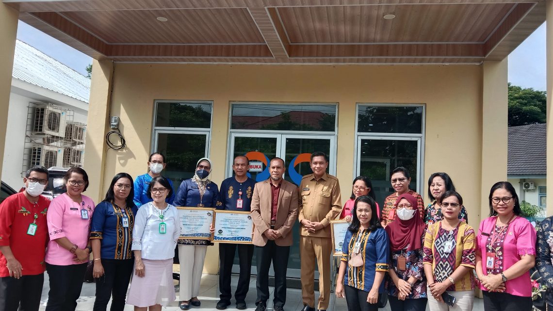 Ombudsman Maluku Serahkan Hasil Penilaian Kepatuhan Standar Pelayanan Publik Kota Ambon