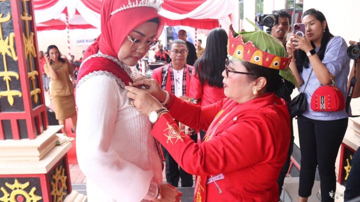 Widya Pratiwi Dianugerahi Gelar Adat Kehormatan “Ina Latu Maluku”