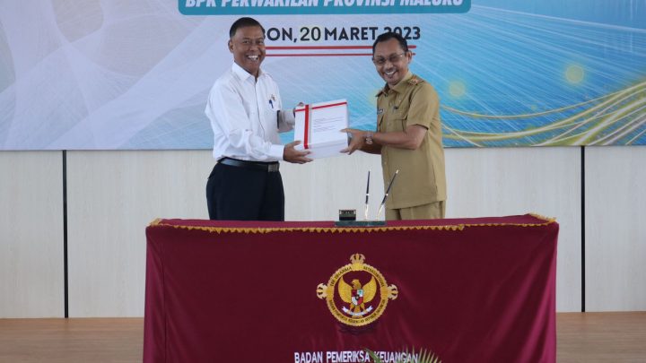 Wagub Maluku Serahkan Laporan Keuangan Unaudited 2022 ke BPK
