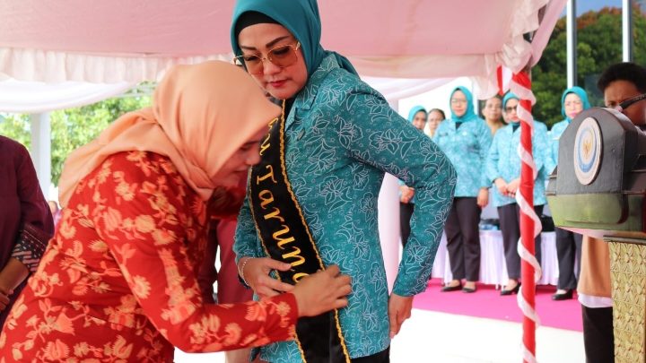 Ina Latu Maluku, Widya MI Dikukuhkan Sebagai Ibu Taruna Politeknik KP Maluku