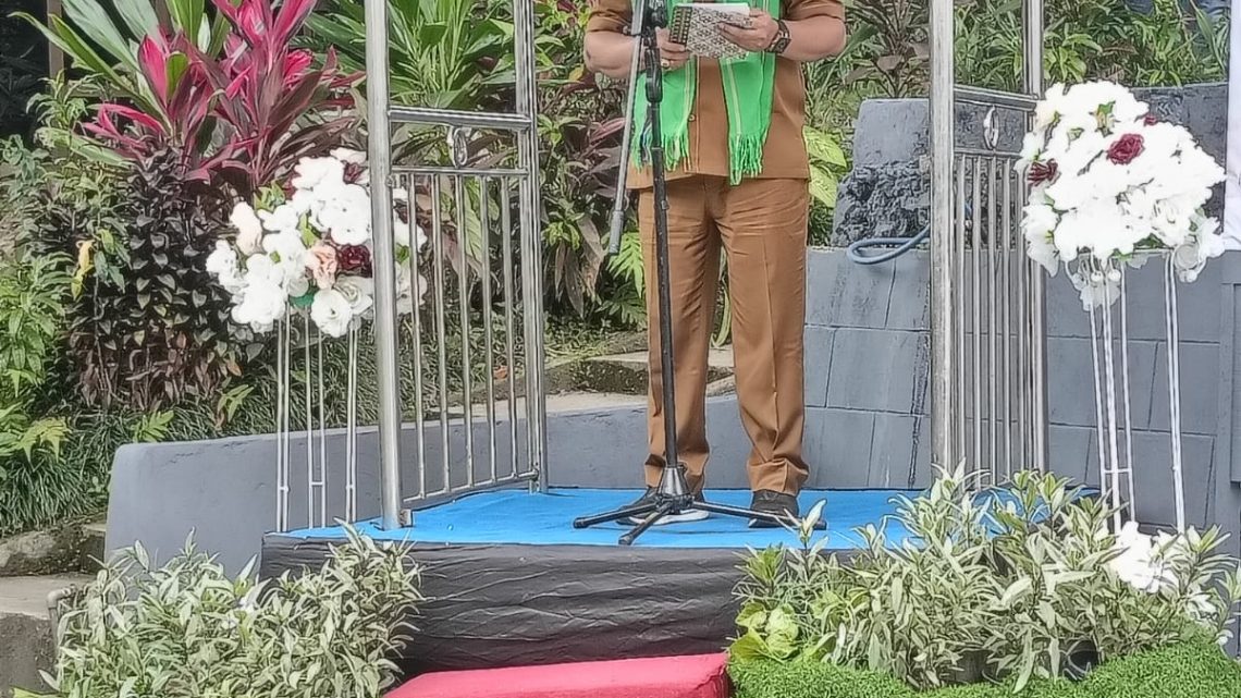 DLH Maluku Apresiasi  Penyerahan Trophi Utama Proklim di  Negeri Soya