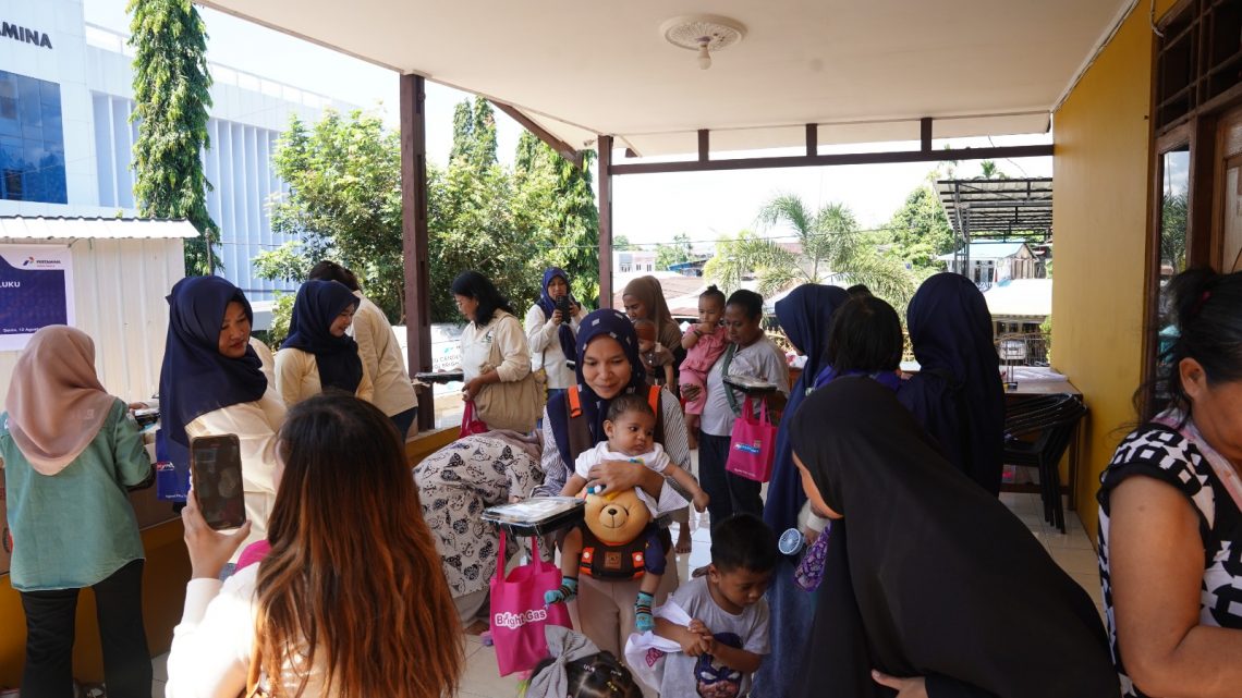 Bersama CSR Pertamina Patra Niaga Regional Papua Maluku, PWP Berbagi Sembako dan Vitamin