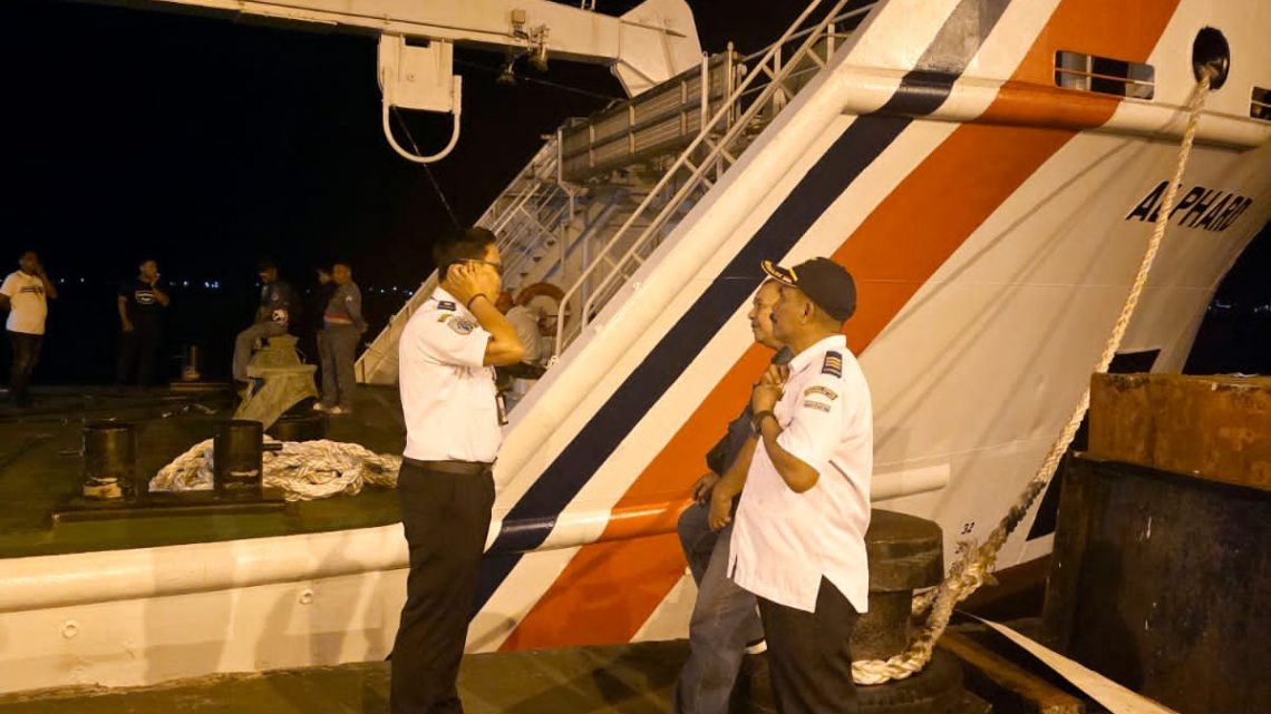 Distrik Navigasi Ambon gerak cepat evakuasi KLM Terajana dan 17 penumpang dari perairan Seram
