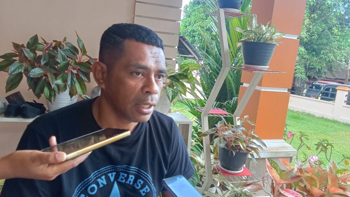 Komite Sekolah dan Warga Masyarakat Hatu Tolak Kehadiran Kepsek Matly