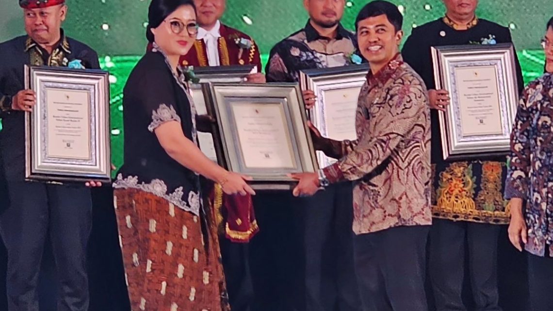 PT Angkasa Pura Indonesia Bandar Udara Pattimura Ambon Terima Penghargaan Bandar Udara Sehat 2024