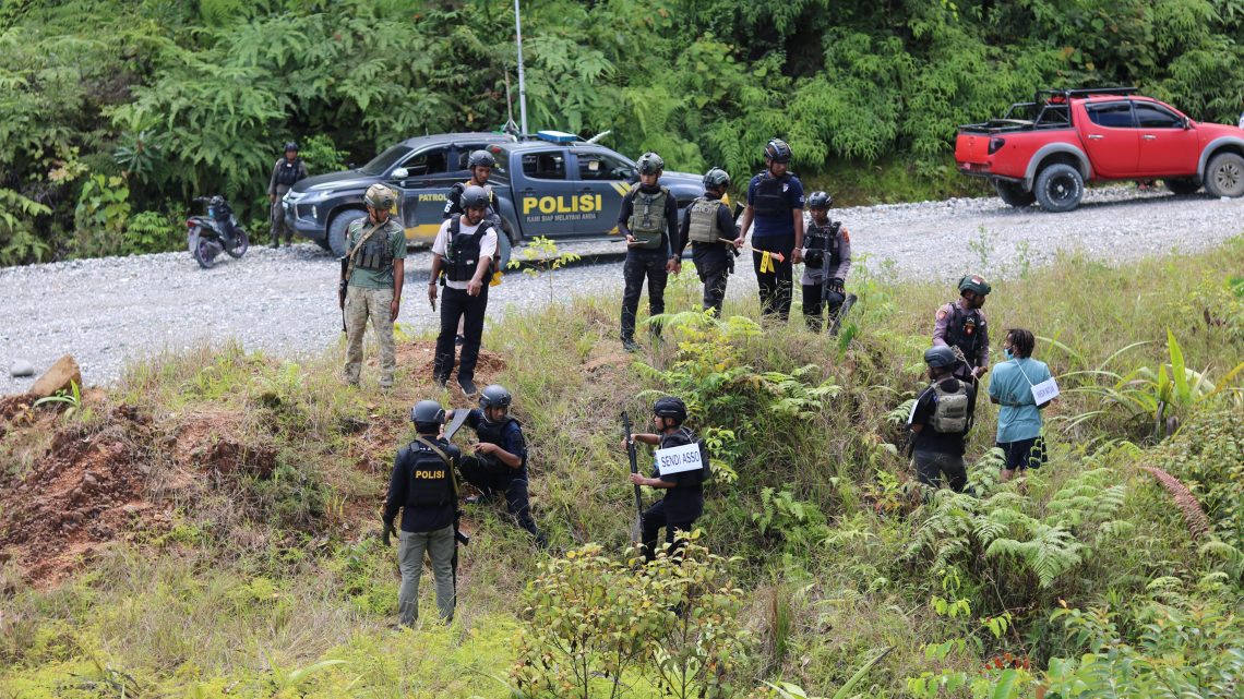 Satgas Ops Damai Cartenz Secara Profesional Gelar Rekonstruksi Keterlibatan Nikson Matuan Saat Penembakan Anggota Brimob