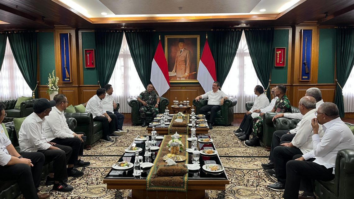 Gubernur Akmil Jamu Kepala Daerah se-Maluku Makan Siang Bersama