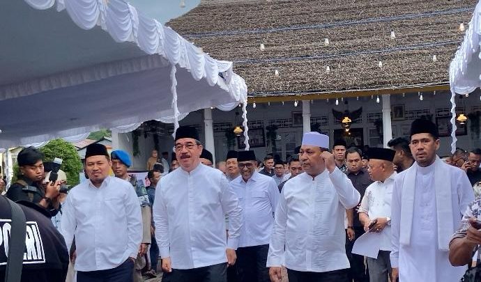 Gubernur Borong Sembako di Pasar Murah, Untuk Bagikan Ke Masyarakat