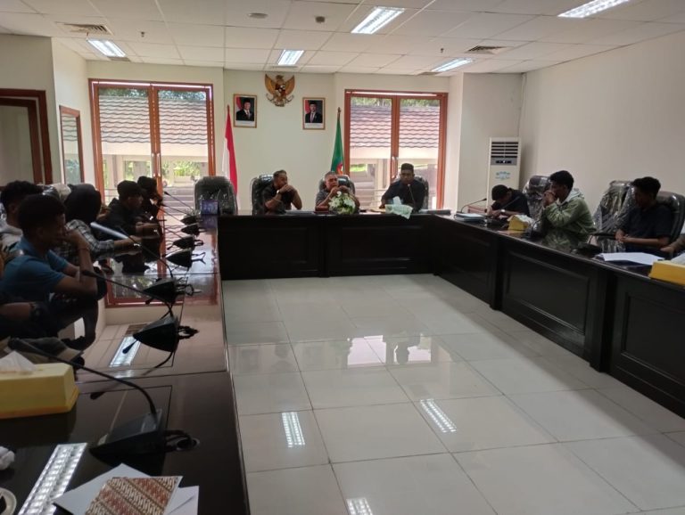 Mahasiswa Evav Tuntut Keadilan di Program Mudik Gratis 2025