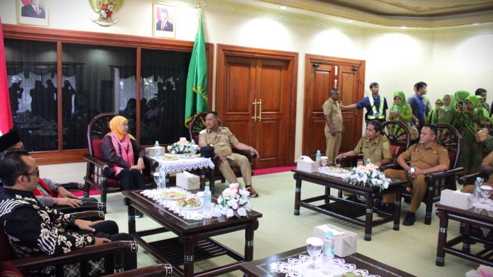 Tiba di Maluku, Gubernur Jatim Bawa Rombongan Sukseskan Misi Dagang