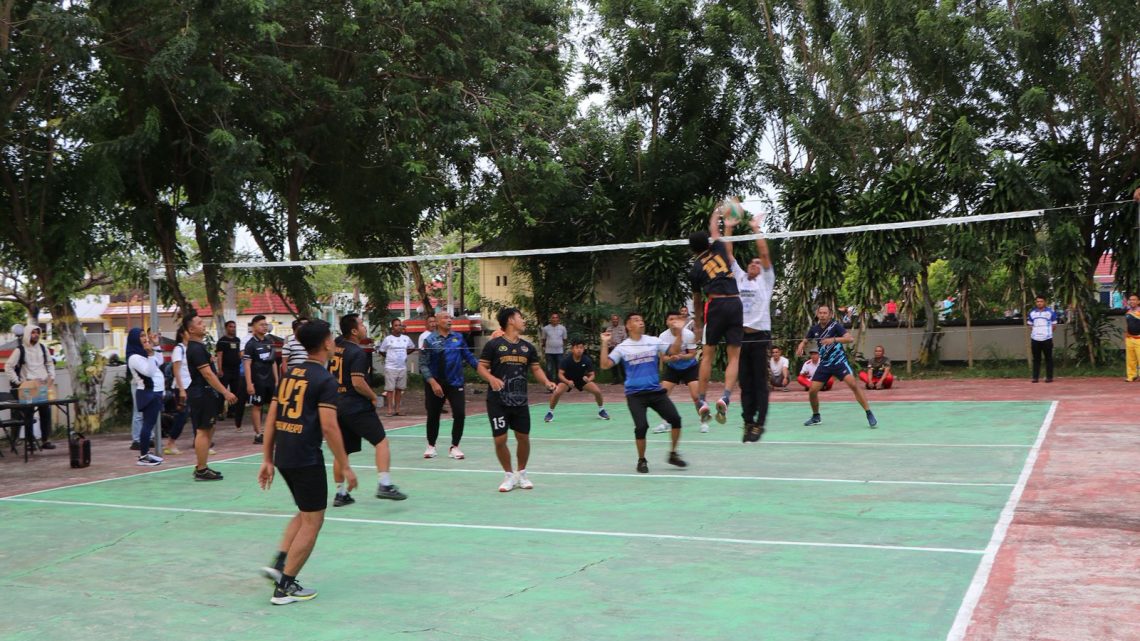 Sat Lantas Polres Buru Raih Juara 1 Lomba Bola Voli 