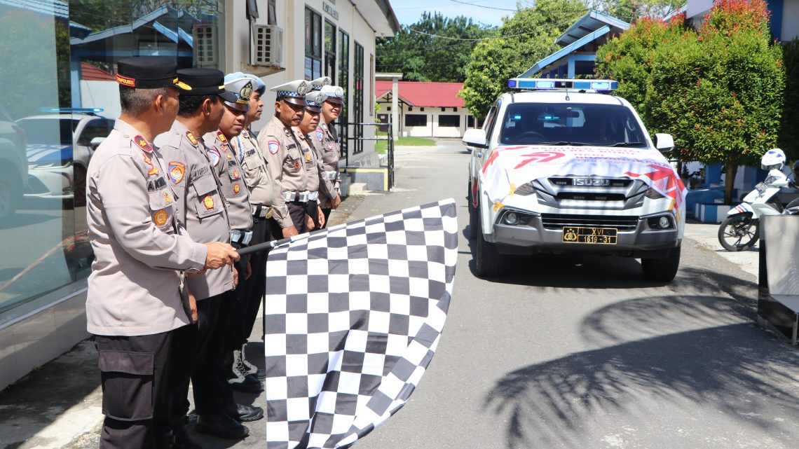 Waka Polres Buru Lepas Bantuan Bakti Sosial dalam Rangka Hari Bhayangkara ke-79