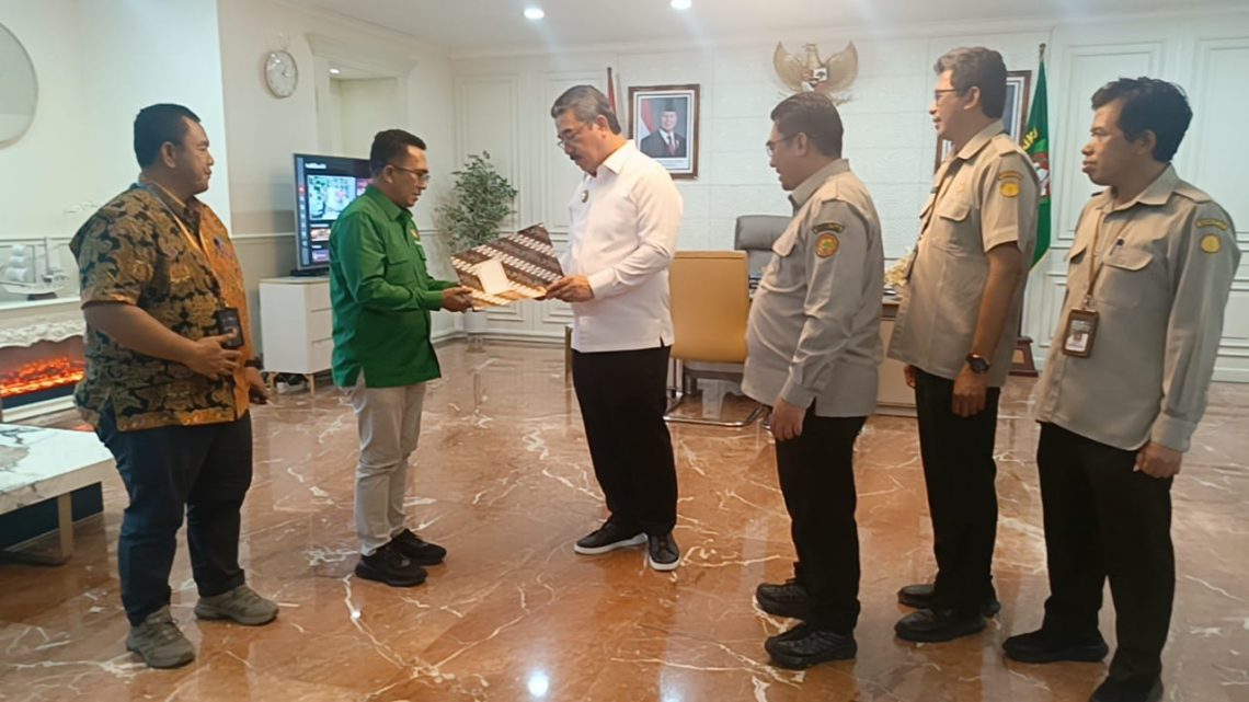 Gubernur Maluku Bertemu Dirjen Perkebunan Kementan