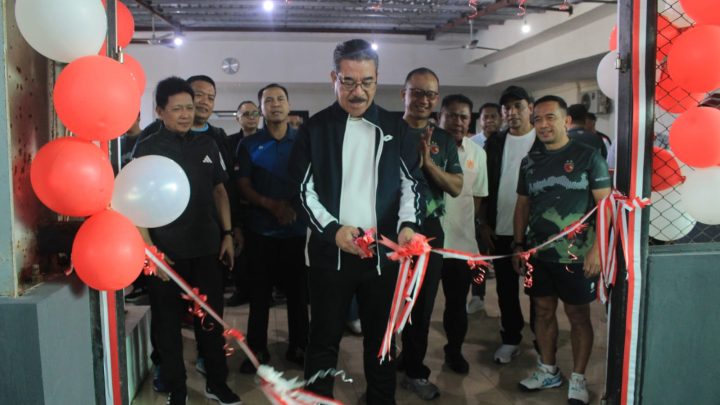 Gubernur Lewerissa Resmikan Lapangan Indoor Tenis Tapal Kuda