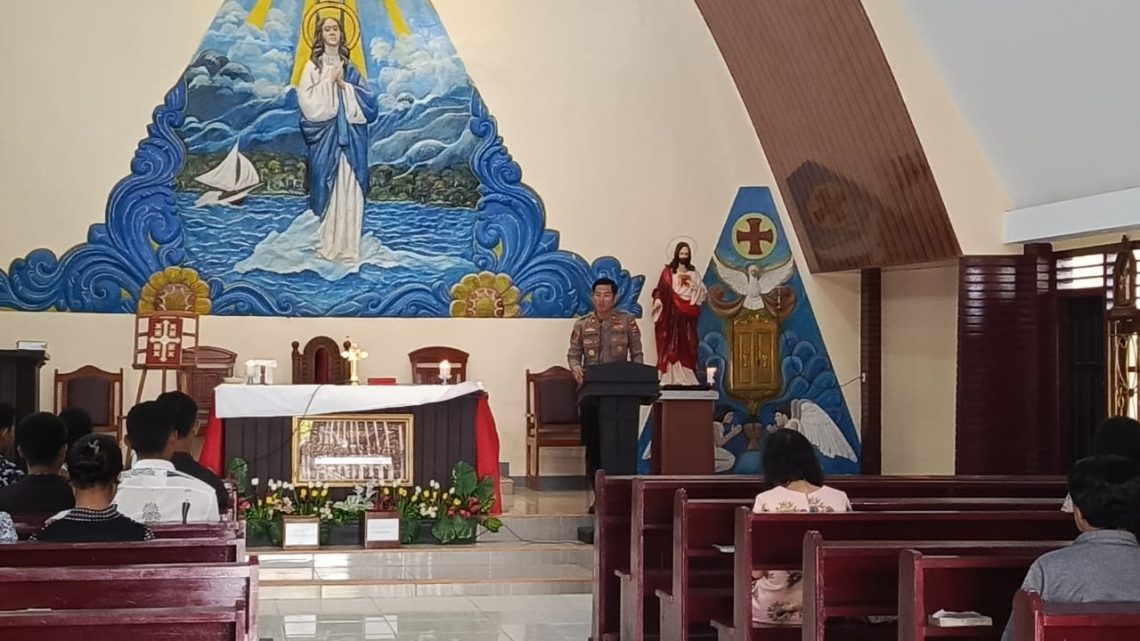 Polsek Namlea Gelar Minggu Kasih di Gereja, Masyarakat Diajak Jaga Kamtibmas