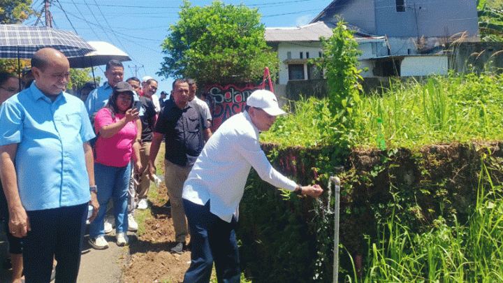 Warga Kezia, Dusun Siwang Negeri Urimessing Akhirnya Menikmati Air Bersih