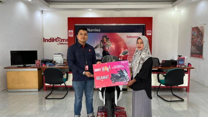 Pelanggan Setia SIMPATI dari Buru Raih Hadiah Motor All New NMAX 155