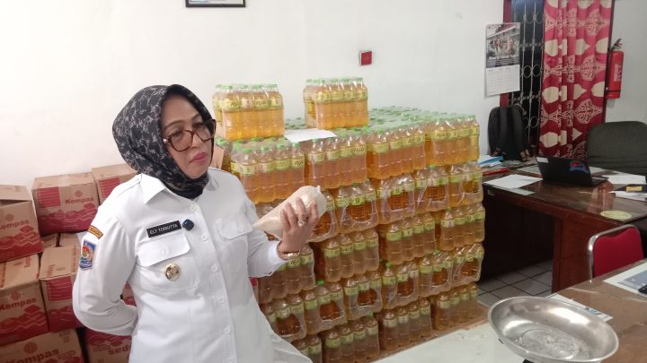 Wawali Ambon Pantau Stok Bapok di Sejumlah Distributor