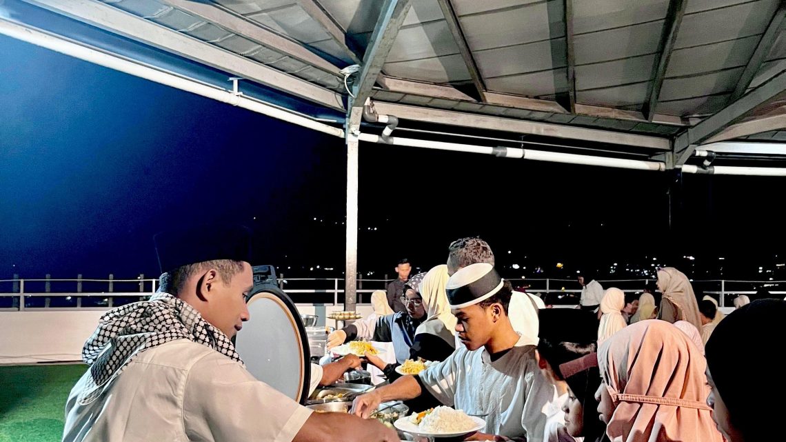 Keluarga Besar Hotel Santika Premiere Ambon Gelar Buka Puasa Bersama Sekaligus Berdonasi untuk Anak Yatim