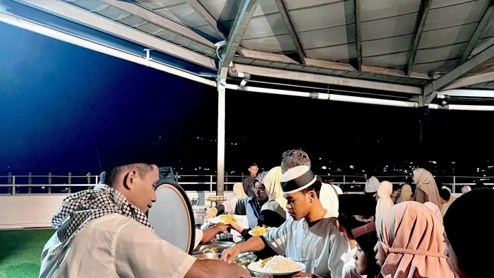 Keluarga Besar Hotel Santika Premiere Ambon Gelar Buka Puasa Bersama Sekaligus Berdonasi untuk Anak Yatim