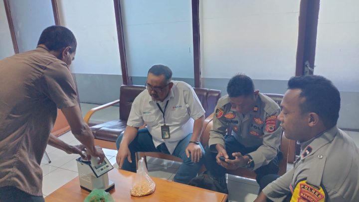 Polri Fasilitasi Petani Jagung  Desa Tala, Kabupaten SBB