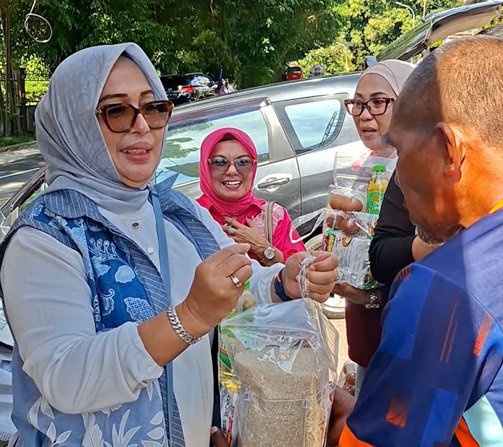 Aksi Nyata Ely Toisutta, Sembako Mengalir untuk Warga Halong-Lateri