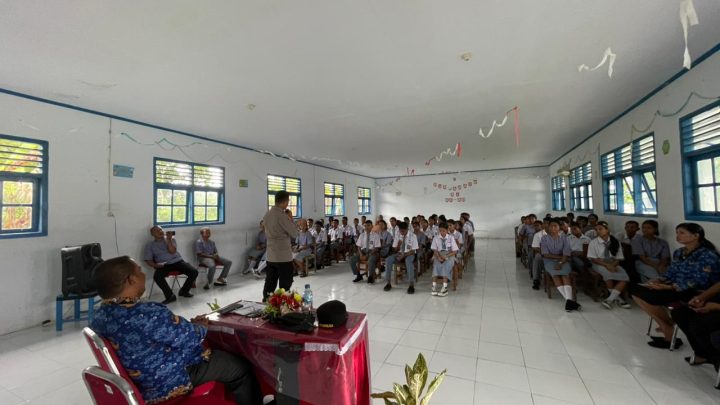Polri Mengajar di Pelosok Tanimbar