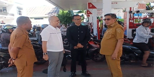 Antrean Panjang BBM, Walikota Ambon Tinjau Langsung SPBU