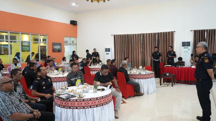 Kanwil DJBC Maluku Perkuat Sinergi Dengan Perusahaan Jasa Titipan Awasi Roko Ilegal