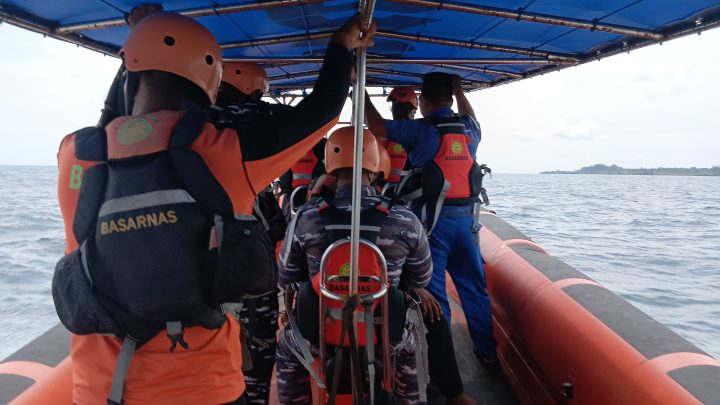 Kemudi Patah di Perairan Aru, Nelayan Berhasil Diselamatkan Tim Basarnas